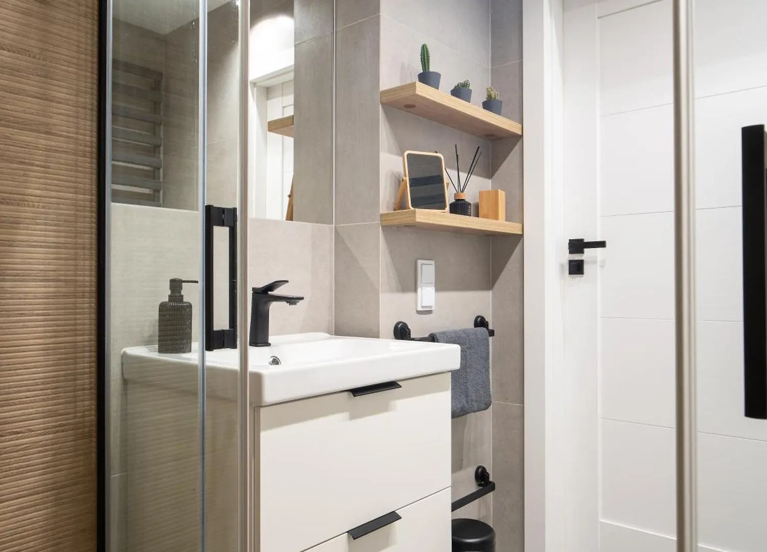 Grey Wall Apartment كراكوفيا